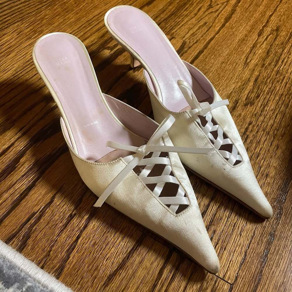 Vera Wang Mules Size 38.5 Ivory Satin Kitten Heels Lace Up (Flawed)